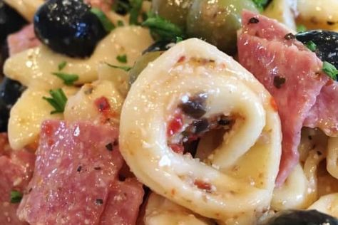 Tortellini and Olive Salad | Norine's Nest Pasta Salad With Cheese, Tortellini Pesto, Cold Italian Pasta Salad, Salad With Cheese, Appetizing Food, Salad Italian, Side Chick, Tortellini Recipes, Olive Salad