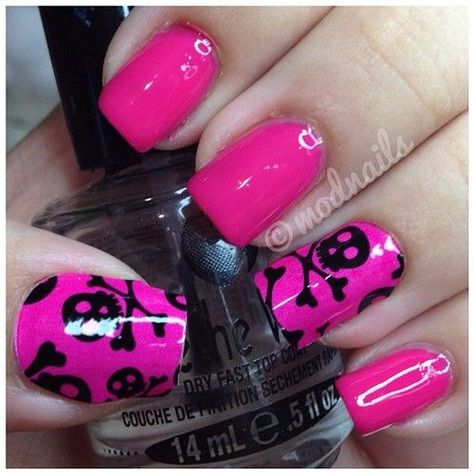 20 Skull Nail Designs to Rock the Season - Pretty Designs Clubbing Nails, Skull Nail Designs, Skull Nail Art, Skull Nails, Punk Nails, Diy Summer, Pink Skull, Peinados Fáciles Para Cabello Corto, Nails Simple