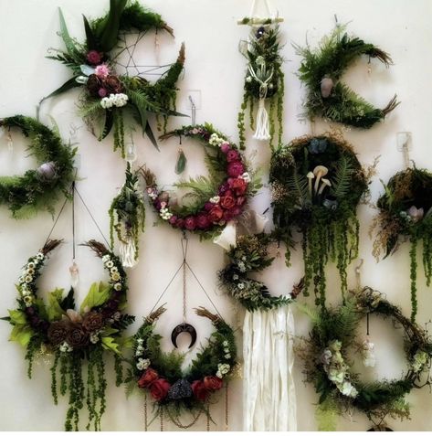 Pagan Door Wreath, Witchy Fall Wreath, Witchy Door Wreath, Witchy Flower Arrangements, Wiccan Wreath, Witchy Crafts To Sell, Witchy Wreaths, Lunar Goddess, Witchy House