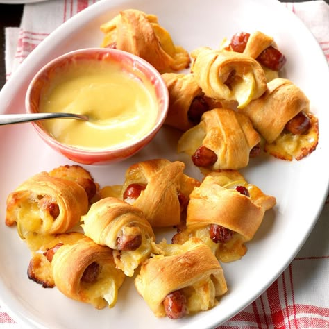 Apple-Gouda Pigs in a Blanket Apple Gouda, Menomonie Wisconsin, Crescent Roll Appetizers, Honey Mustard Salad Dressing, Sausage Roll, Pinwheel Recipes, Crescent Dough, Gouda Cheese, Pigs In A Blanket