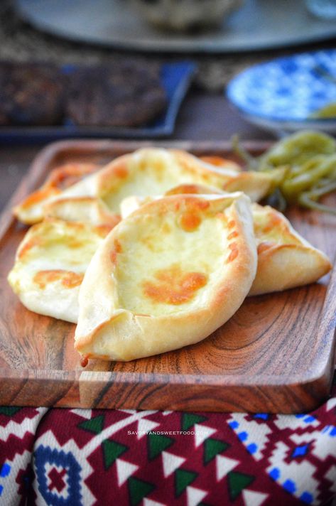 Cheese Fatayer with the Softest Melt in the Mouth Bread Fatayer Dough Recipes, Middle Eastern Bread Recipes, Cheese Fatayer Recipe, Middle Eastern Breakfast Recipes, Softest Bread Recipe, Cheese Fatayer, Fatayer Recipe, Mediterranean Bread, Pide Bread