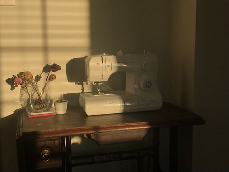 Sewing Table Aesthetic, Aesthetic Sewing Pictures, Sawing Machine Aesthetic, Sewing Aethestic, Sewing Desk Aesthetic, Sewing Hobby Aesthetic, Mesin Jahit Aesthetic, Sewing Vision Board, Girl Sewing Aesthetic