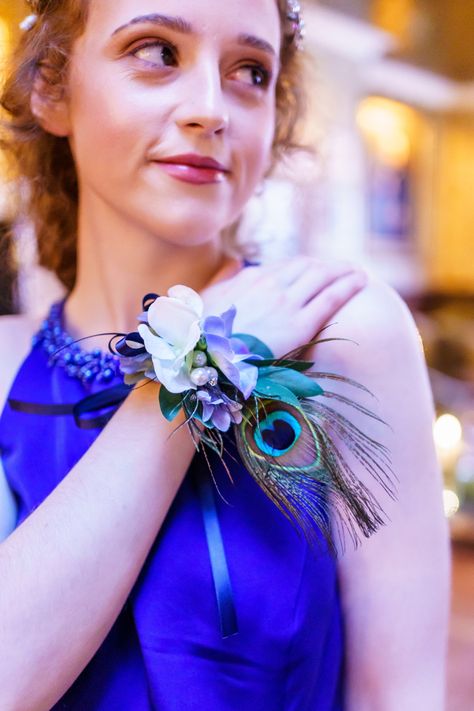 Homecoming Flowers Wrist Corsage, Feather Wrist Corsage, Corsage With Feathers Wrist, Peacock Corsage Wrist, Peacock Corsage, Peacock Boutonniere Groomsmen, Peacock Feather Corsage Prom, Peacock Feather Corsage, Feather Corsage