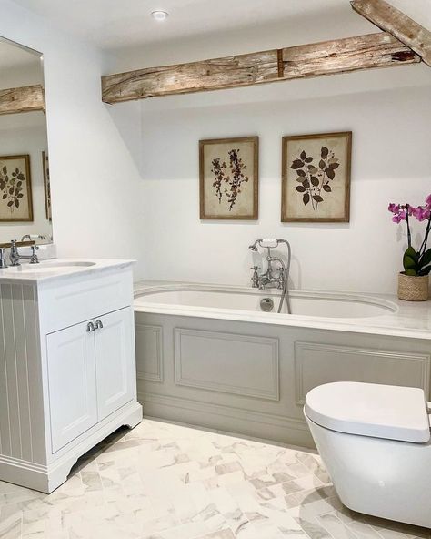 White Bathroom Inspiration, Classic White Bathrooms, Small Bathroom Styles, Burlington Bathroom, Main Bathroom Ideas, White Worktop, White Bathroom Designs, Timeless Bathroom, Cottage Bathroom