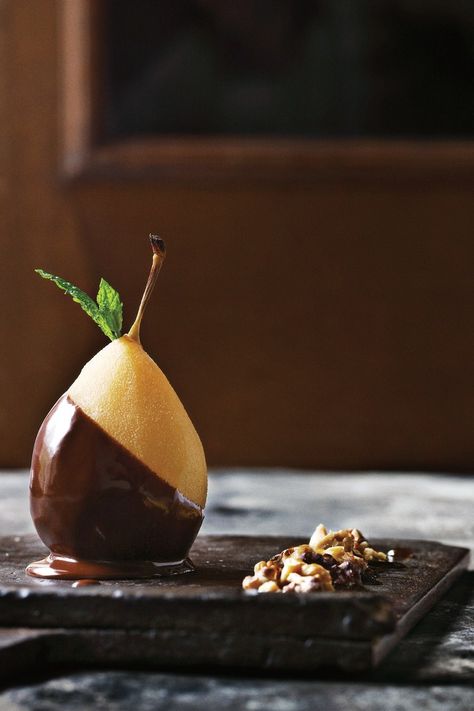 Chocolate Covered Pears, Pear Dessert, Cooking Photos, Pear Recipes, Poached Pears, Elegant Desserts, Chocolate Dessert, Eat Smarter, Food Presentation