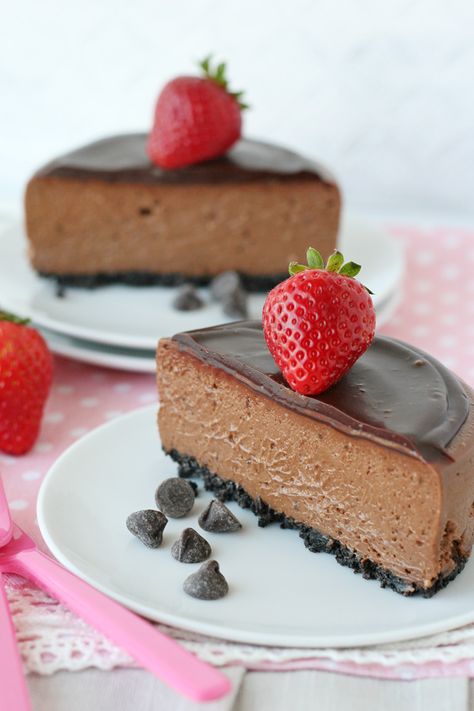 Mini Chocolate Cheesecake... yum! Perfect for 2, 4 or 6 servings. Small Cheesecake Recipes 6 Inch, Chocolate Cheesecake For Two, Mini Cheesecake For Two, Small Chocolate Cheesecake, Desert For Two Recipes, Chocolate Dessert For Two, Cheesecake For Two Recipe, Single Serving Cheesecake, Desserts For 2 People Recipes For Two