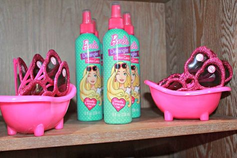 Barbie Sixth Birthday, Birthday Barbie Decoration, Indoor Barbie Birthday Party, Barbie Makeup Birthday Party, Malibu Barbie Birthday Party Decorations, Diy Barbie Themed Birthday Party, Barbie Backyard Party, Barbie 6th Birthday Party Ideas, Barbie Unicorn Birthday Party