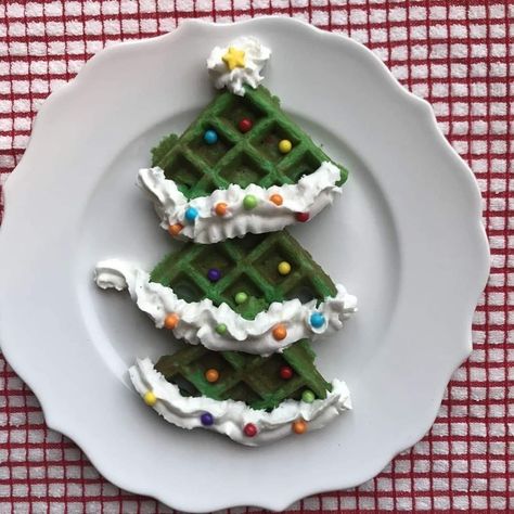 Christmas Tree Waffles, Christmas Brunch, Christmas Feeling, Christmas Breakfast, Christmas Snacks, Christmas Cooking, Fun Kids Food, Christmas Decor Ideas, Food Themes