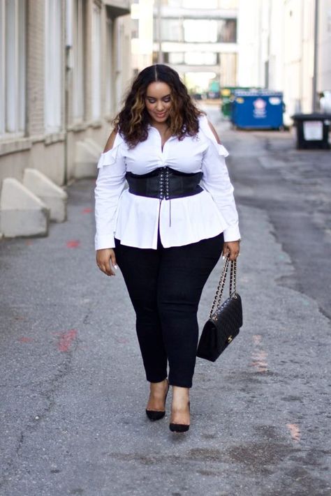 How to Wear a Corset How To Style A Corset Belt, Plus Size Corset Outfits, Jeans Over 50, Corset Belt Outfit, Corset Outfits, Style Hacks, Fall Fashion Trends Women, Plus Size Corset, Fall Lookbook