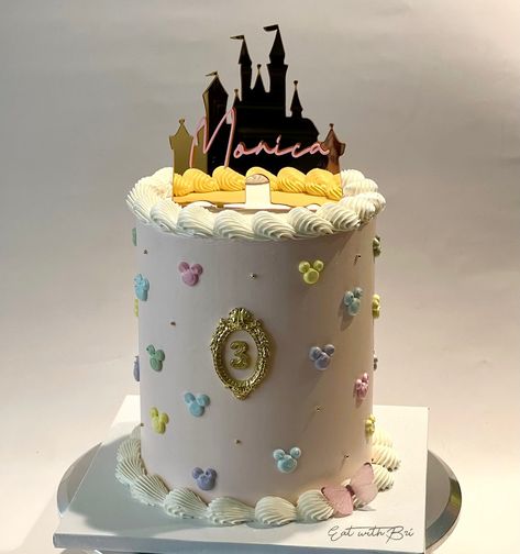 Disneyland theme 🏰🪞🤍 (TALL 6 inch - with fillings) Topper: @sophiagrey_designs . . . . #disneycake #disneylandcake #princesscake #castlecake #disneytheme #disneylandtheme #princesstheme #castletheme #chinocakes #inlandempire #inlandempirecakes #3rdbirthday #3rdbirthdaycake #losangelescakes #vintagedisneyland Disneyland Cake Ideas, Vintage Disneyland Cake, Disney World Birthday Cake, Vintage Disney Cake, Disneyland Party Theme, Disneyland Birthday Cake, Disneyland Cake, Happiest Birthday On Earth, Toddler Birthday Party Themes