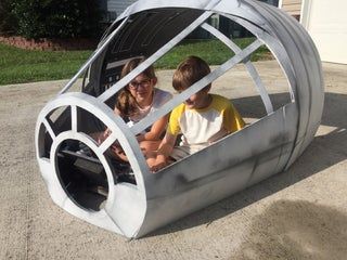 DIY Star Wars Millennium Falcon Cockpit Playhouse: 17 Steps (with Pictures) Space Warriors, Star Wars Crafts, Star Wars Room, Build A Playhouse, Millenium Falcon, Star Wars Halloween, Star Wars Diy, Star Wars Birthday Party, Party Tips