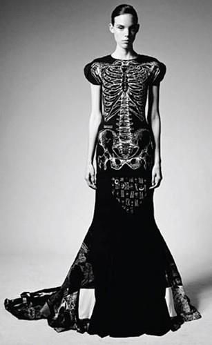 Couture Skeleton Dress by Ziad Ghanem Wicca Fashion, Cloth Inspiration, Goth Inspiration, Skeleton Dress, Hey Bro, Black Clothes, Elsa Schiaparelli, Vintage Goth, Gothic Metal