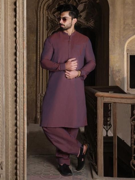 shilwar kameez Designs 1 Pakistani Pathani Suit For Men, Haldi Groom, Traditional Indian Mens Clothing, Pathani For Men, Pathani Suit, Latest Kurta Designs, Shalwar Kameez Pakistani, Shalwar Kameez Designs, Pakistani Wear