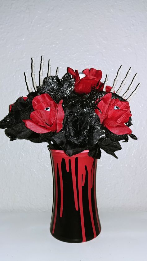 Black Bloody Halloween Flower Arrangement Halloween Flower Arrangements, Halloween Flowers, 21st Party, Flower Images, Halloween Wreath, Flower Arrangements, Halloween, Flowers