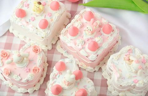 Decoden Cake, Mango Tea, Display Cake, Fake Cake, Picnic Food, Bakery Shop, Cake Display, Dessert Decoration, Ceramics Pottery Art