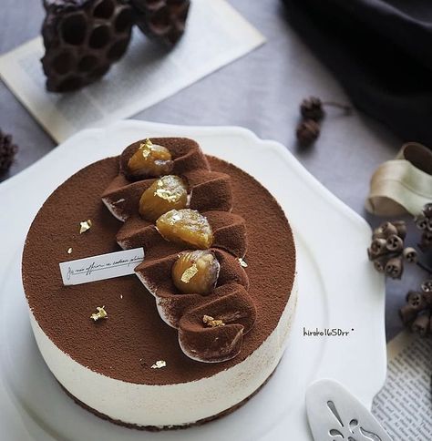 Decorated Tiramisu Cake, Tiramisu Cake Design Ideas, Tiramisu Cake Decoration Ideas, Tiramisu Decoration Ideas, Tiramisu Cake Decoration, Tiramisu Cake Design, Korean Chocolate Cake, Modern Chocolate Cake, Tiramisu Birthday Cake