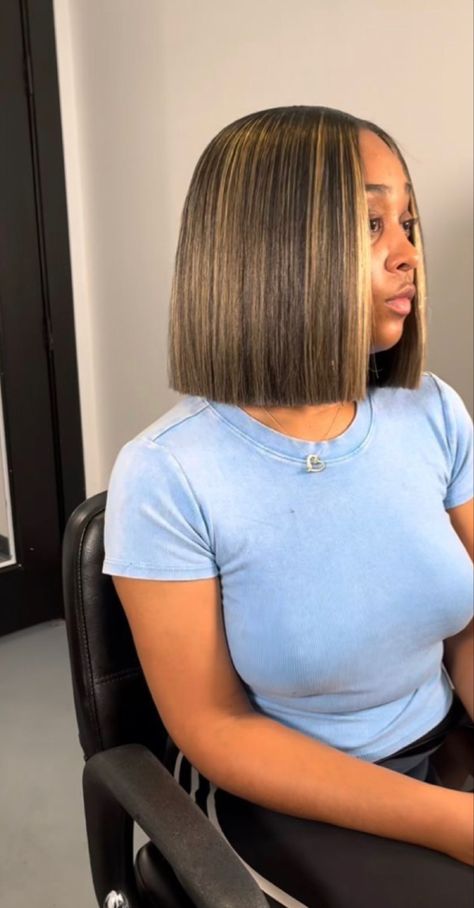 Highlight Quick Weave Bob, Short Bob Hairstyles For Black Women Quick Weave Highlights, Highlighted Bob Black Women, Highlight Bob Black Women, Black And Blonde Bob, Bob Highlights, Cute Weave Hairstyles, Short Quick Weave, 2024 Hairstyles