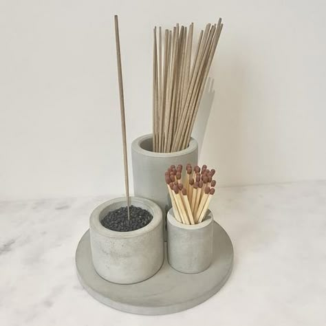 Concrete Gifts, Black Gravel, Ceramic Incense Holder, Clay Diy Projects, Diy Ceramic, Keramik Design, Concrete Crafts, Cement Crafts, Pottery Crafts