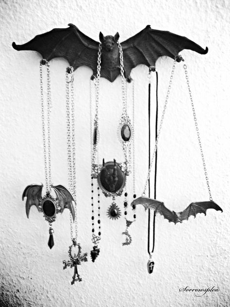 .Design Tosacano Vampire Bat Key Holder Wall Sculpture - original idea and photo by sorrowsplea on Pinterest Goth Bedroom, Gothic Bedroom, Manhattan Project, Morticia Addams, Goth Home, Goth Home Decor, Goth Decor, Vampire Bat, Wall Key Holder