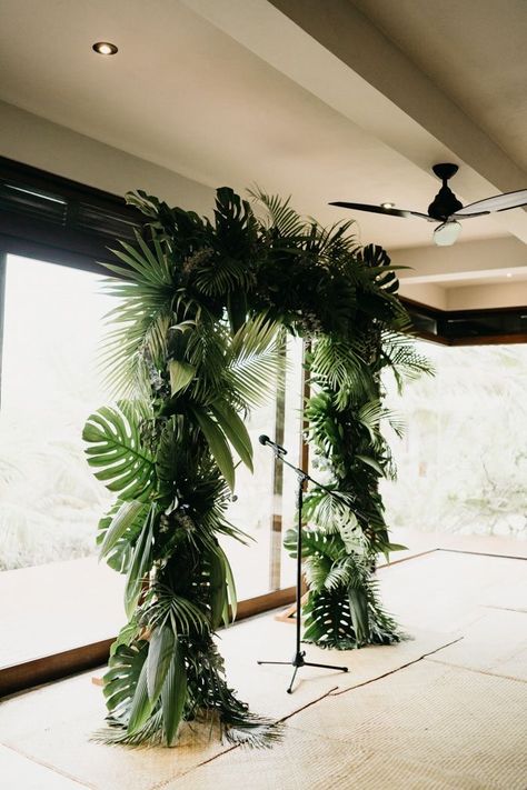 Tropical Backdrop Ideas Diy, Tulum Party Ideas, Tropical Backdrop Diy, Tulum Themed Party, Plant Event Decor, Tulum Decor Inspiration Party, Tropical Leaves Backdrop, Botanical Event Decor, Tulum Theme Party Decor