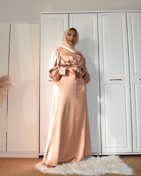 How gorgeous is this outfit from modestybymeena on instagram full sleeve high neck button detailing #modest #classy #muslimfashion #pastelsilkdress Modest Summer Dress, Classy Elegant Outfits, Modest Classy, Modest Summer Dresses, Modest Summer, Elegant Outfits, Elegant Outfit, Muslim Fashion, Full Sleeve