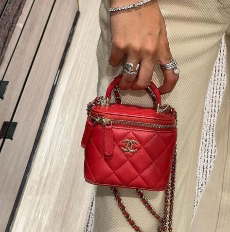 Red Vanity, Red Chanel, Bag Obsession, Vanity Bag, Chanel Purse, Fancy Bags, Luxury Purses, Money Bag, Chanel Black