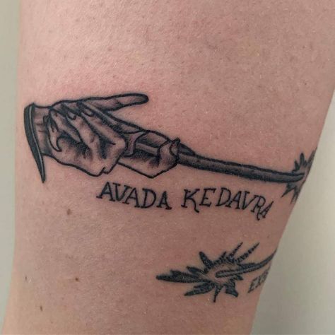 Voldemort Wand Tattoo, Harry Potter Threstals Tattoo, Harry Potter Tattoos Slytherin, Nerd Pictures, Voldemort Tattoo, Harry Potter Tattoo Unique, Harry Potter Tattoo Ideas, Slytherin Tattoo, Magic Harry Potter