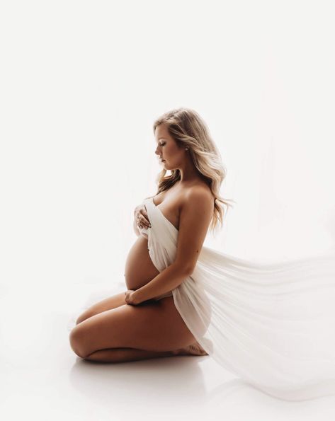 Prenatal Shoot Ideas, Bodiour Maternity Photography, Open Belly Dress Maternity Pictures, Pregnant Belly Photoshoot, Budiour Maternity Photos, Maternity Photoshoot Inspiration, Bodouir Maternity Photoshoot Ideas, Boudiour Maternity Photoshoot Ideas, Maternity Budior Photoshoot Ideas