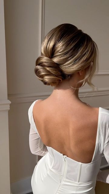 Low Bun Wedding Hair, Bride Hairstyles Updo, Bridemaids Hairstyles, Wedding Bun, Wedding Bun Hairstyles, Wedding Hair Up, Bridesmaid Hair Makeup, Bridal Hair Buns, Bridal Hair Updo