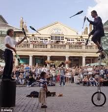 Covent Garden street performers London Tourist Attractions, Drury Lane, London Tourist, Street Performers, London Transport Museum, London Dreams, Covent Garden London, London Architecture, London Landmarks