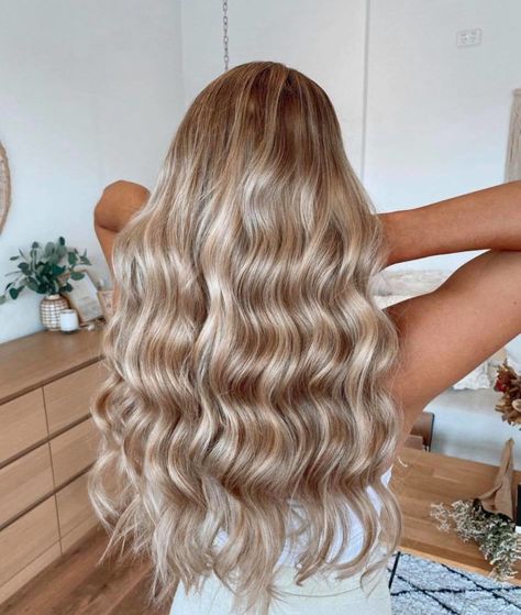 Attention Brides-to-be - These Are The Biggest 2021 Bridal Hair Trends Zala Hair Extensions, 20 Inch Hair, 20 Inch Hair Extensions, Thick Hair Extensions, Long Hair Trends, Work Hair, Curly Wedding Hair, Braided Prom Hair, Ombre Hair Extensions