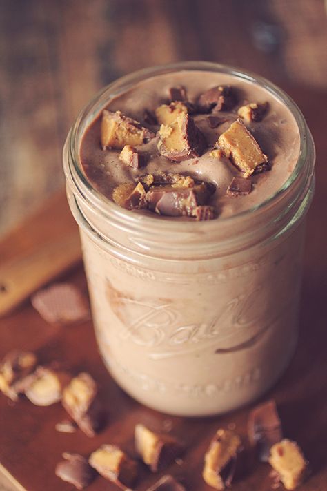 Reeses Peanut Butter Cup Protein Shake 1/2 cup	Fat free cottage cheese  1 scoop	Protein powder (chocolate or vanilla)  5-10	Ice cubes (Depending on how thick you like it, use less for a thinner consistency) 1/2-1 cup	Water (Alter this according to desired consistency) 1 tbs	Unsweetened cocoa powder 2 tbs	Peanut Flour (aka PB2) OR 2 tbs Peanut Butter Reeses Protein Shake Healthy, Pb2 Shake Recipes, Cottage Cheese Shake Recipes, Reese Smoothie, Cottage Cheese Shake, Cottage Cheese Pb2, Blended Cottage Cheese Dessert, Cottage Cheese Protein Shake, Peanut Butter Cottage Cheese