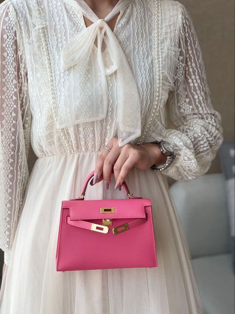 Hermes Kelly Pink, Pink Kelly Bag, Classy Mini Dresses, Lux Jewelry, Pink Kelly, My Style Bags, Rich Girl Aesthetic, Kelly Bag, Fancy Bags