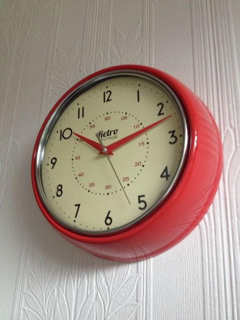 Wall Clock Kitchen, Rustic Farmhouse Kitchen Cabinets, Red Clock, Kitchen Clock, Kitchen Mood Board, Office Clock, Vintage Clocks, Retro Wall Clock, Kitchen Clocks