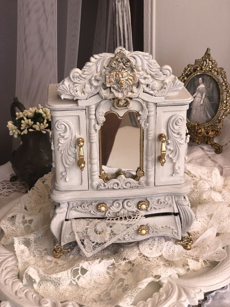 Ivory Bedroom Furniture, Ivory Bedroom, Brass Bedroom, Brass Chair, Jewelry Box Makeover, Painted Jewelry Boxes, Vintage Room, Pretty Box, Vintage Sofa