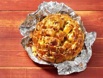 Bacon Pull Apart Bread, Cheesy Bread Recipe, Jalapeno Bacon, Bread Pull Apart Recipes, Stuffed Jalapenos With Bacon, Garlic Bread Recipe, Cheesy Bread, Pull Apart Bread, Bacon Ranch