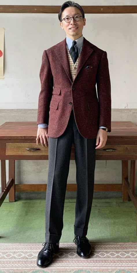 Mismatched Suit, Banker Outfits, Old Men Fashion, Japanese Suit, Colorful Suit, Japanese Mens Fashion, Old Man Fashion, Purple Blazer, Class Outfit