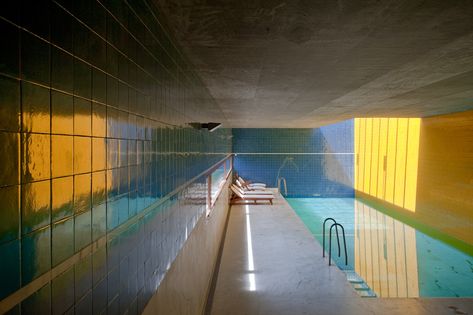 Gallery - Fernando Guerra's Stunning Images of Álvaro Siza's Most Inspiring Works - 24 Santa Maria Church, Critical Regionalism, Alvaro Siza, Modernist Architects, Space Place, School Architecture, Spa Pool, Architecture Photography, Swimming Pool