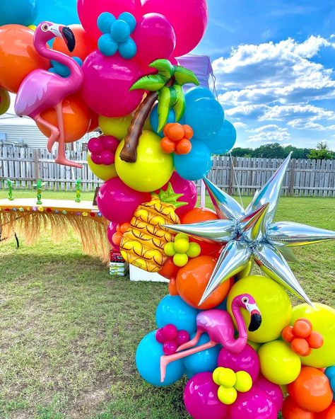 Lei’d back Luau themed double birthday celebration!!!🍹🌴🌺🍍🦩 - 13ft theme garland $286 before delivery & installation #tropicalballoons #lua… | Instagram Luau Birthday Party, Luau Theme, Luau Birthday, Balloon Decor, Balloon Arch, Balloon Decorations, Summer Party, Pool Party, Birthday Celebration