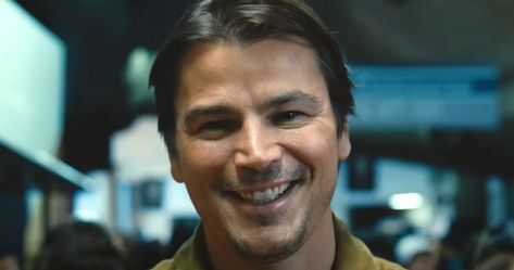 Fans Are Thirsting For Josh Hartnett After Seeing His Creepy New Role In 'Trap' Trailer Josh Hartnett Trap, Trap Movie, Josh Harnett, Night Shyamalan, Taylor Johnson, Josh Hartnett, Fan Girling, Aaron Taylor, Aaron Taylor Johnson