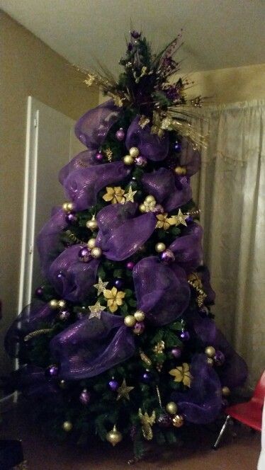 Purple And Gold Christmas Decorations, Purple Christmas Tree Decorations, Glamorous Christmas Tree, Purple Christmas Decorations, Christmas Tree Gif, Christmas Garland Mantle, Black Christmas Decorations, Christmas Curtains, Fashion Christmas Tree