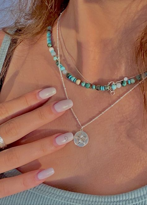 Beach Jewelry Aesthetic Silver, Beachy Layered Necklaces, Stone Bracelet Aesthetic, Surf Jewelry Necklaces, Mama Mia Jewelry, Beachy Beaded Jewelry, Summer Jewelry Silver, Silver Summer Jewelry, Beach Necklace Aesthetic