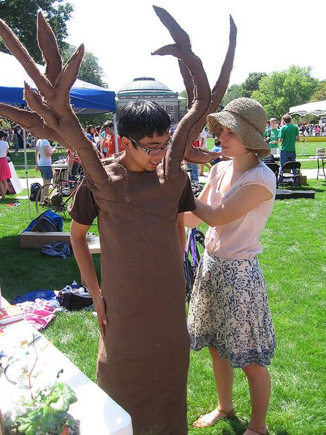 tree costume by treehousesociety, via Flickr Tree Outfit Diy, Tree Spirit Costume, Tree Fancy Dress Ideas For Kids, Tree Costume Woman, Tree Costume Diy, The Giving Tree Costume Diy, How To Make Trees, Tree Costume, Safari Dress