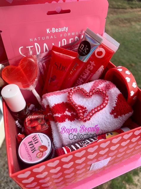 Valentines Gift Box #lips #lipgloss #lipglossfordarkskin #lipglossbusiness #lipglosspoppin #lipbalmnatural #gloss #glossierlipgloss #makeupaddict #lipscrub #glossbomb #glossymakeup #lipglosscollection #lipglossobsession #lipglossaddict #lipglosslover #lipstick #liptint #lipcolor #valentine #valentinesdaygift #giftforher Lipgloss Ideas, Best Lip Glosses, Lipgloss Bundle, Best Friend Birthday Present, Lipgloss Business, Candy Gift Baskets, Adult Gifts, Valentines Gift Box, Packaging Ideas Business