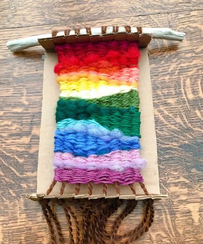 Middle School Weaving Projects, Waldorf Handwork Projects, Waldorf Crafts For Kids, Handwork For Kids, Weaving Art Projects, Weaving Projects Beginners, Weaving Projects For Kids, Weaving With Kids, Kids Weaving Projects