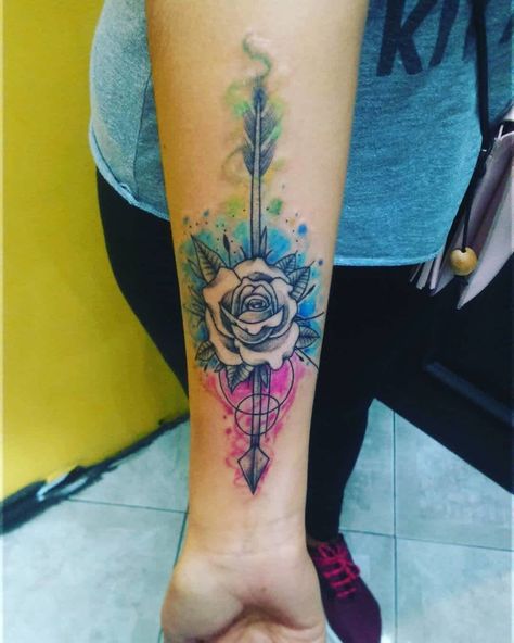 Cool Leg Tattoos For Women, Cool Leg Tattoos, Tattoo Ideas Color, Arrow Tattoo Ideas, Leg Tattoos For Women, Infinity Arrow Tattoo, Simple Arrow Tattoo, Watercolor Arrow Tattoo, Compass Tattoo Meaning