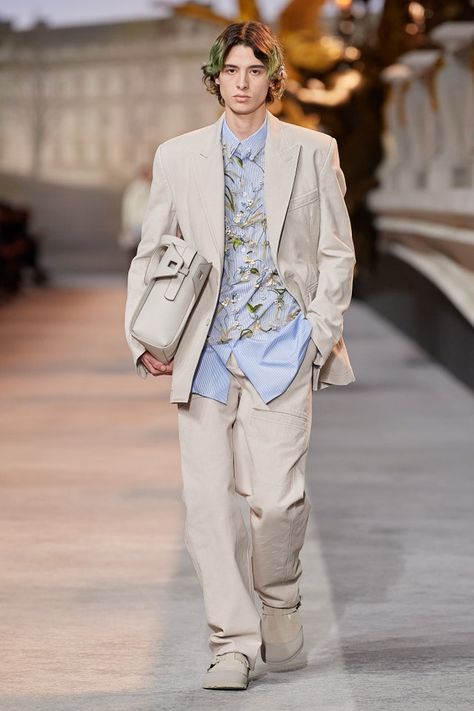 Dior Men Fall 2022 Menswear Collection | Vogue Vogue Runway Men, Model Men Runway, Award Show Outfits Men, Men’s Runway, Fashion Men 2022, Men’s High Fashion, Prom Men Outfit Ideas, Vogue Men Fashion, Men Fashion Runway