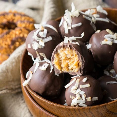 Samoa Truffles, Samoa Cookie, Truffles Recipes, Melted Caramel, Caramel Candies, Chewy Caramel, Truffles Recipe, Coconut Cake Recipe, Candy Truffles