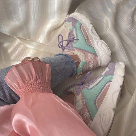 Buffalo Sneakers, Trend Style, Fenty Puma, Bow Sneakers, Pastel Shades, Outfit Details, Style Fashion, Buffalo, Ruffles