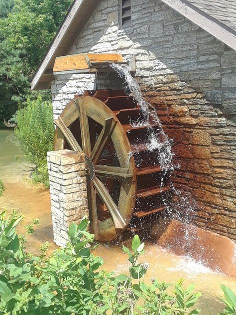 Waterwheel on the side of a stone cottage Waterwheel Diy, Interior Design Luxury Modern, Waterscape Design, Cottage Photography, Windmill Water, Eco House Design, Water Wheels, Aquascape Design, Grist Mill